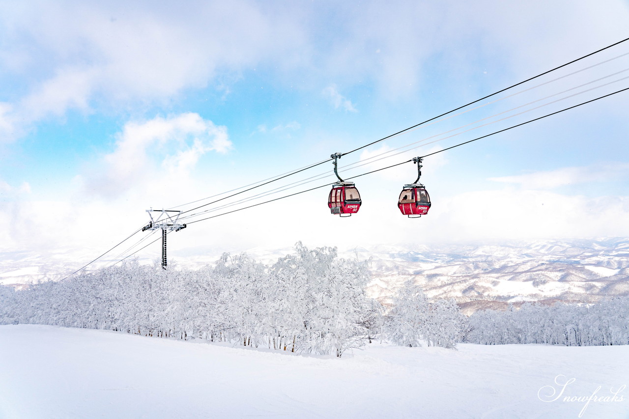 ルスツリゾート　2日間の吹雪の後の青空。たっぷり新雪が降り積もった樹氷林の中を滑る！